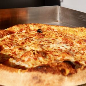 Photographie d'une pizza Margherita par O'Gourmets Grenoble